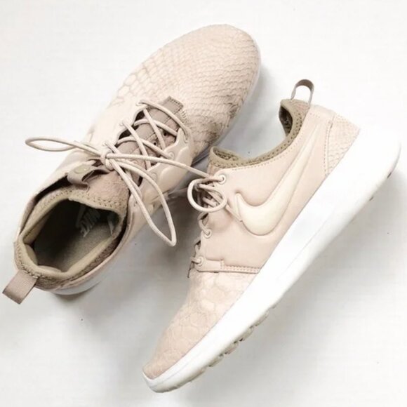 Nike W ROSHE TWO SE Shoes - Oatmeal/Oatmeal-Khaki-White - Picture 1 of 16